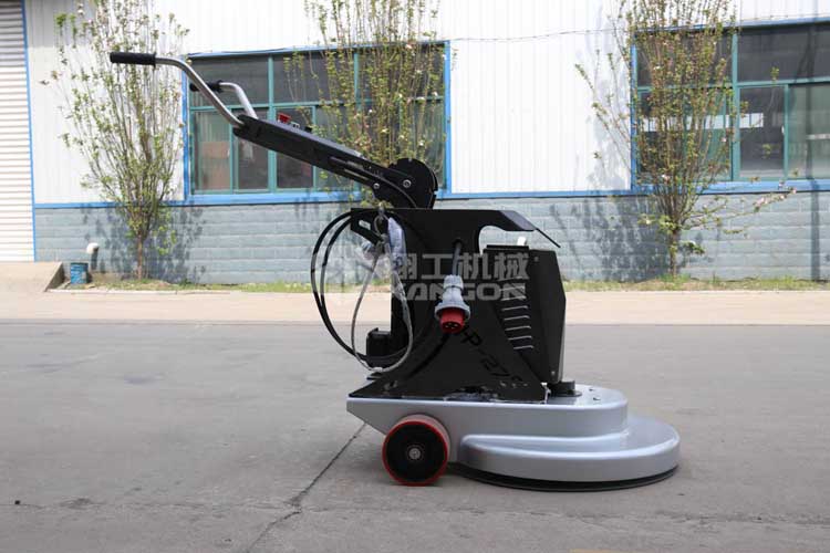 拋光機(jī)是為了讓地面表面有光澤，需要先研磨后才可以?huà)伖?。拋光分為粗拋和精拋，這時(shí)候可以使用拋光機(jī)，配合拋光墊，提高地面的光澤度。高速地坪拋光機(jī)讓你輕松完成地坪拋光工作，提高地坪亮度。