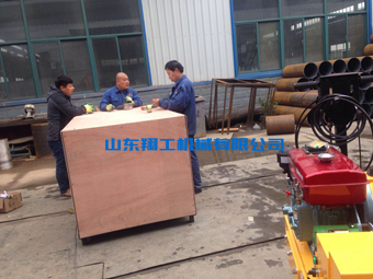 山東翔工機(jī)械小型壓路機(jī)發(fā)貨現(xiàn)場(chǎng)忙！