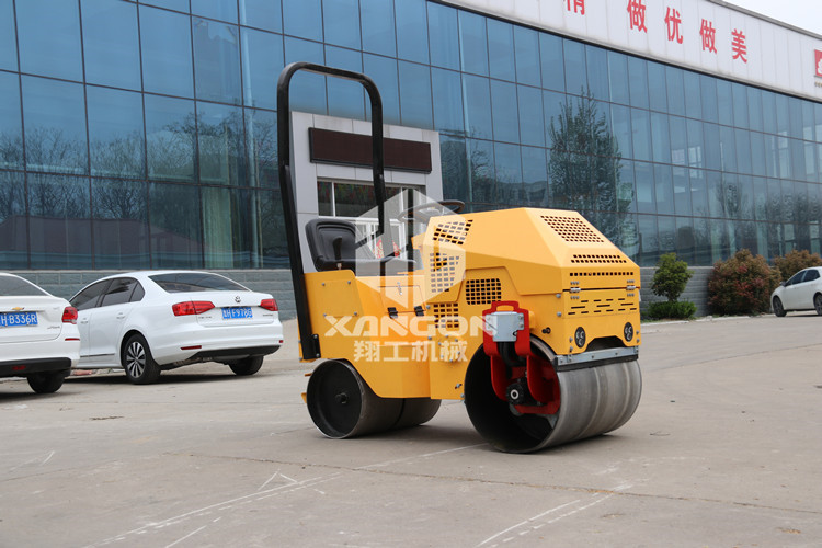 小型壓路機(jī)配重松動(dòng)的原因是什么？4個(gè)細(xì)節(jié)告訴你