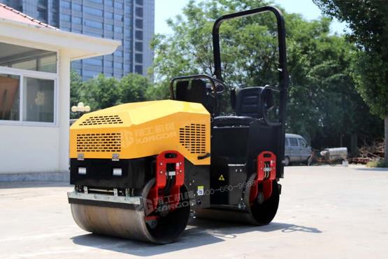 小壓路機(jī)兩種動(dòng)力需求選擇，狹小的面積也可以