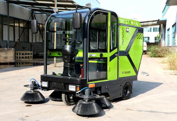 電動(dòng)掃地車挑花眼了？看這里